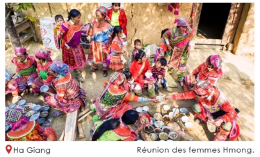 Réunion des femmes Hmong.