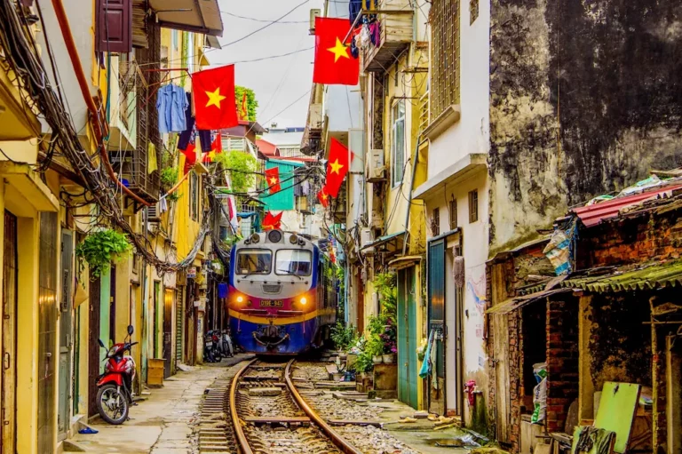 train vietnam route