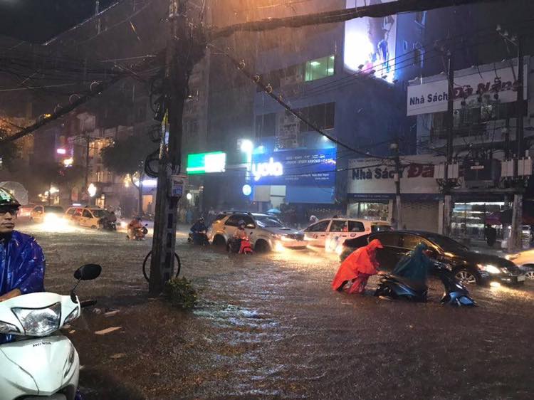 les inondations typhons au vietnam