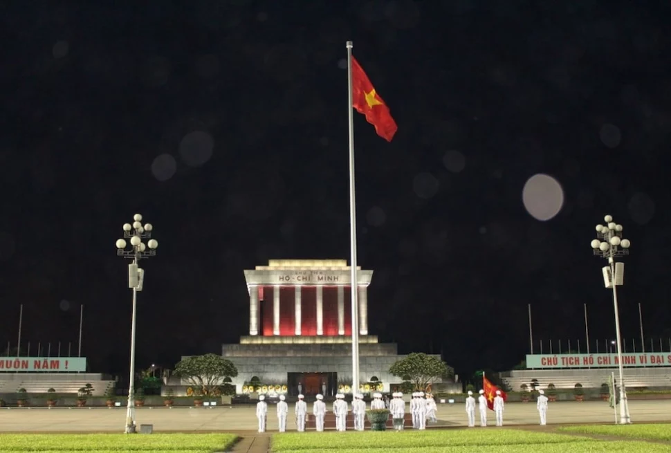 drapeau mausolee ho chi minh