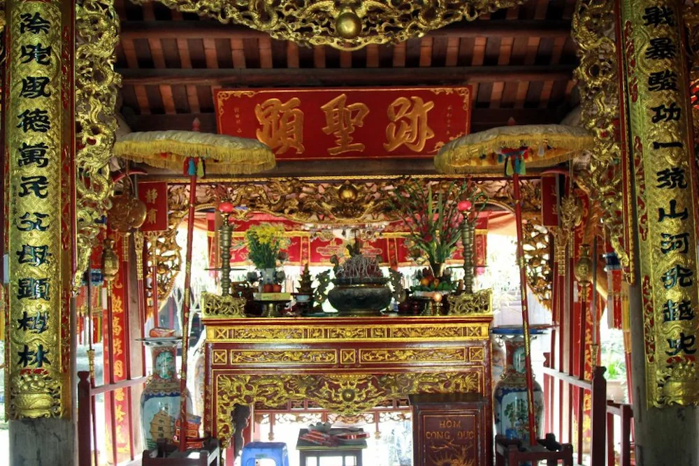 village duong lam temple phung hung