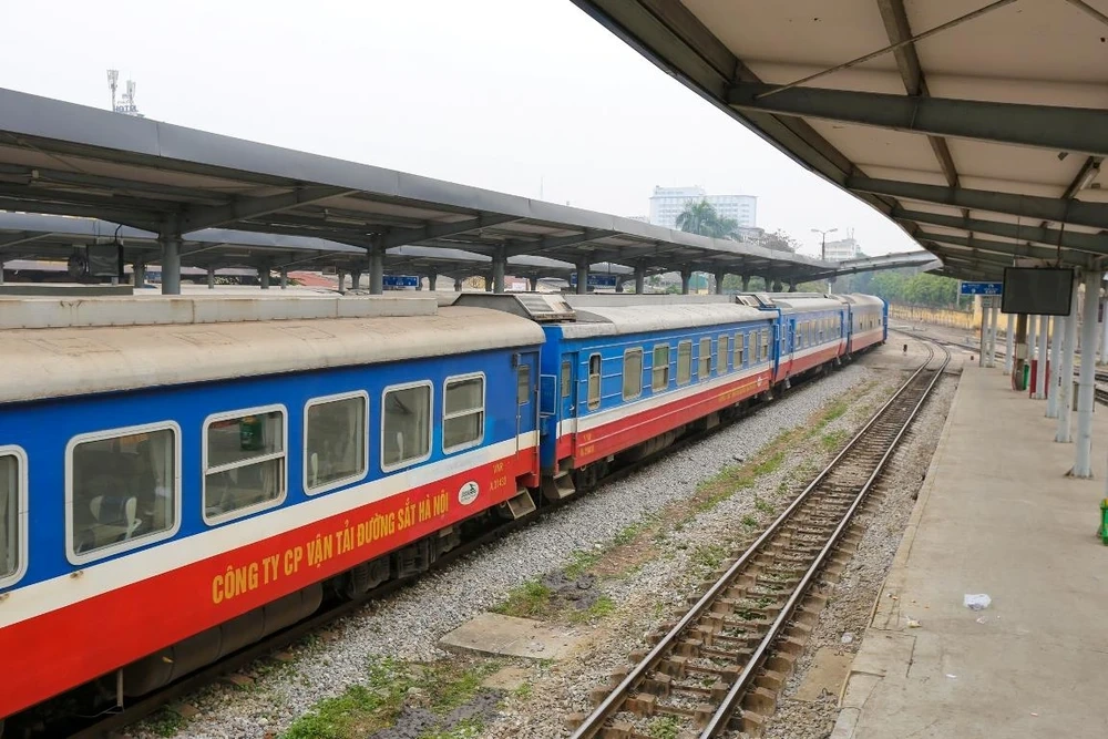 train hanoi