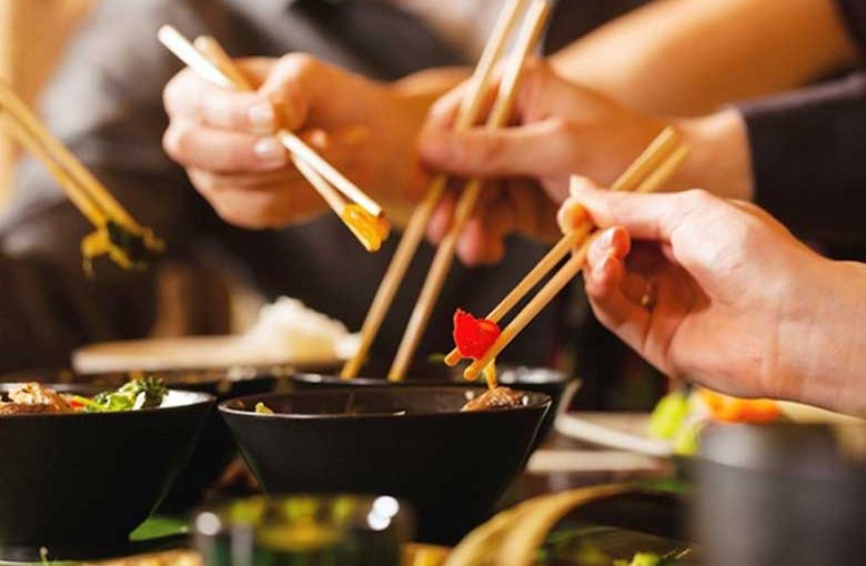 Quels sont les gestes ou coutumes à éviter pour ne pas offenser les locaux au Vietnam?