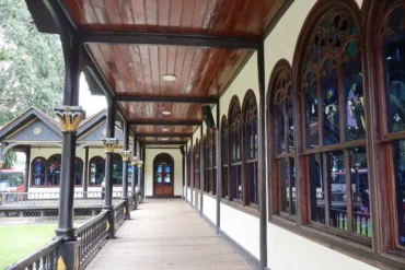 eglise en bois kon tum dehors (2)