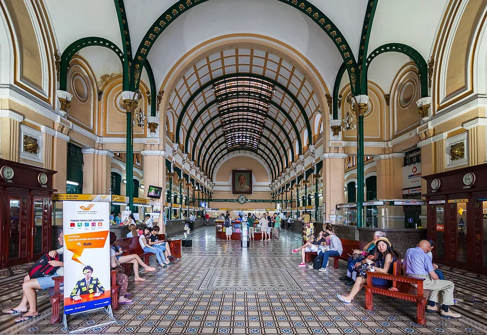 À l’intérieur de la poste centrale de Saïgon