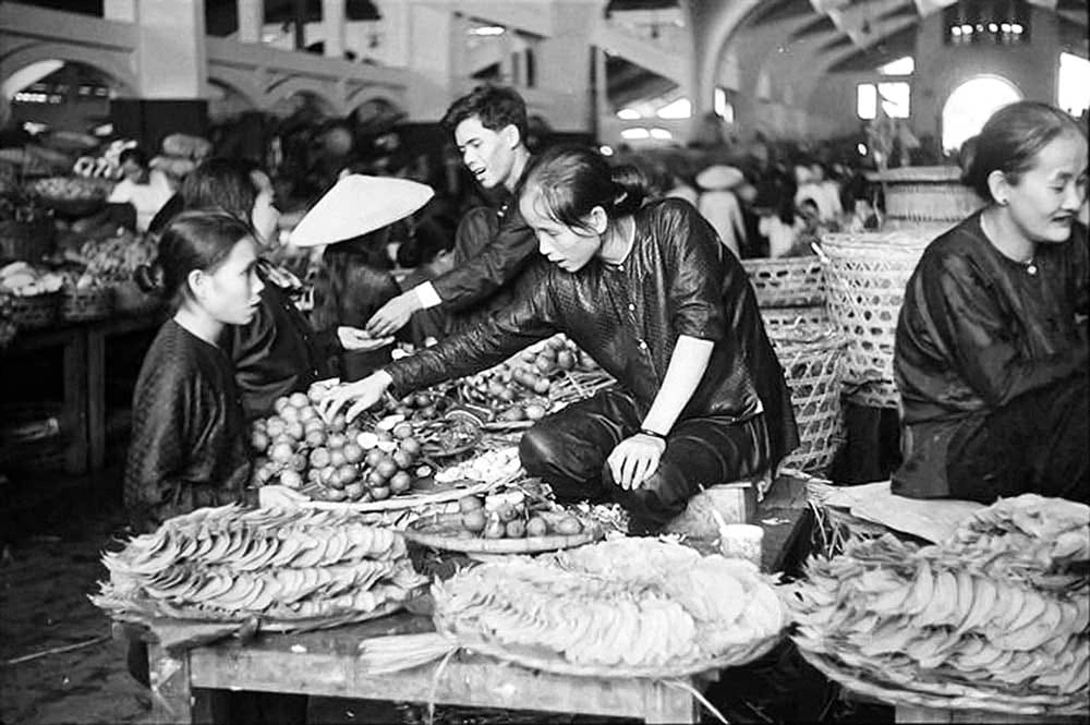 À l’intérieur du marché Ben Thanh en 1938