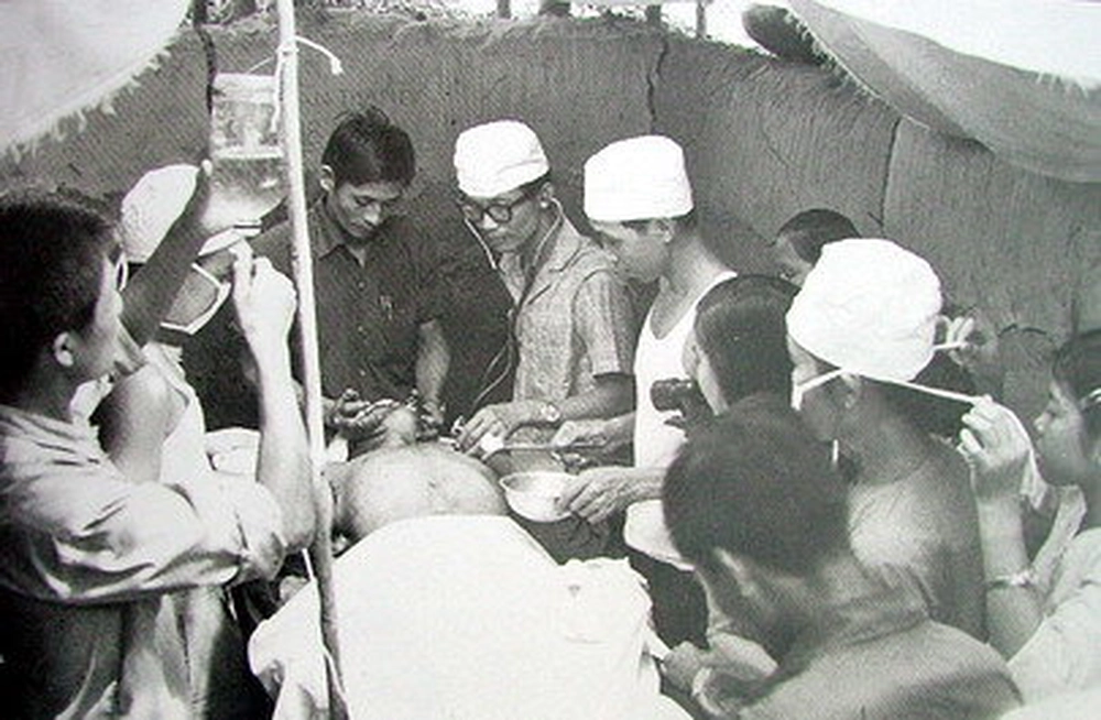Hôpital de campagne dans les tunnels de Cu Chi