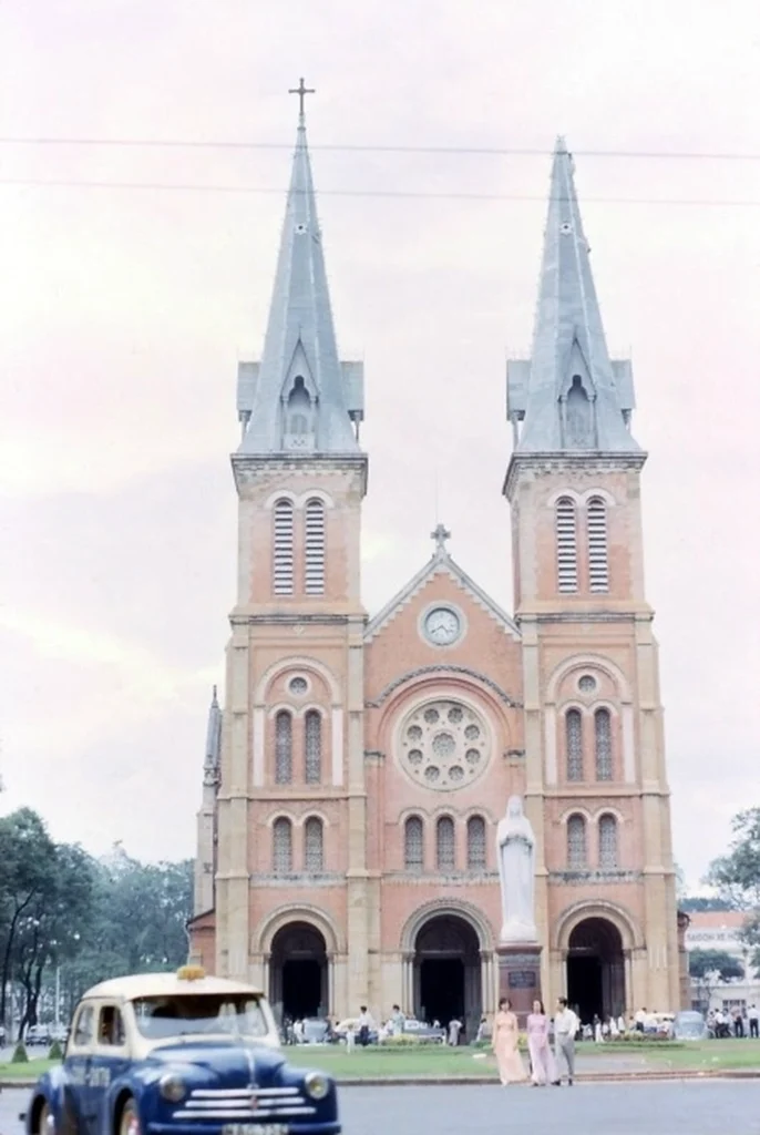 La cathédrale Notre-Dame en 1964
