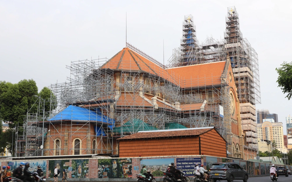 La cathédrale est en cours de restauration