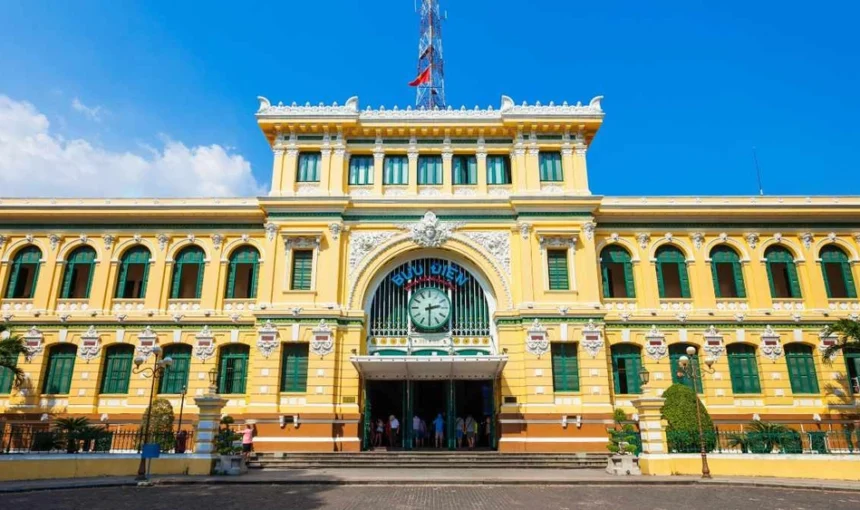 La poste centrale – Un des plus beaux monuments de Saïgon