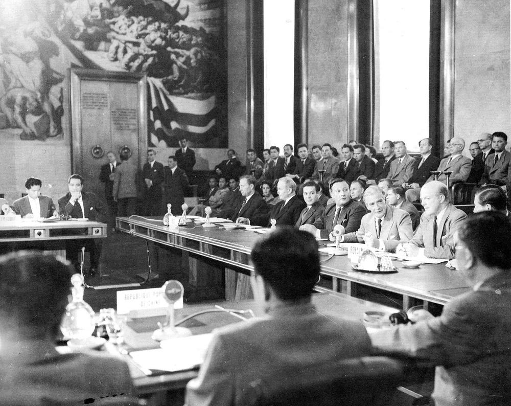 Les accords de Genève mirent fin à la guerre dans les trois pays indochinois
