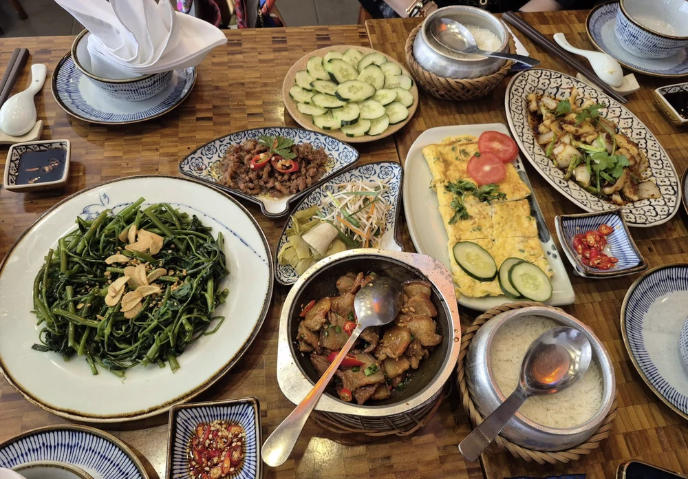 Plats de Hoàng Yến Vietnamese Cuisine