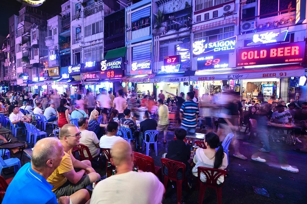 Rue Bui Vien où les touristes internationaux viennent fréquemment se rencontrer