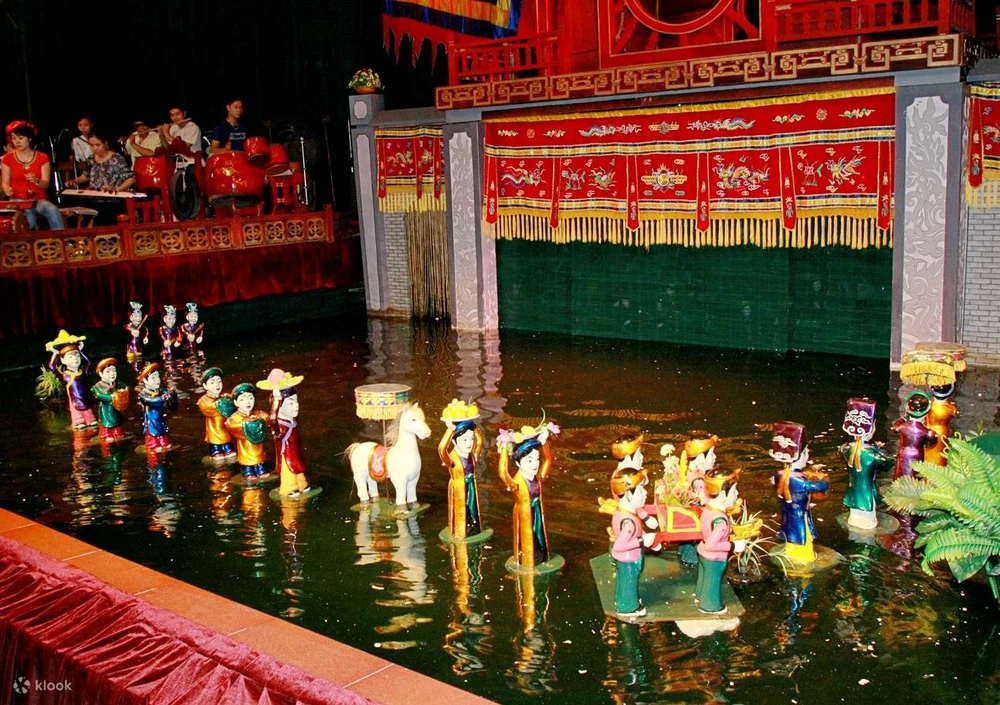 Spectacle de marionnettes sur l'eau