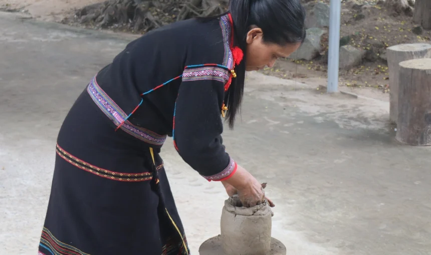 À la découverte de la poterie M’nông : Trésor vivant de Dak Lak