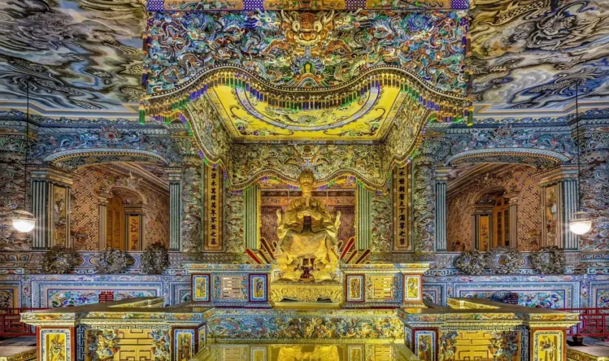 Tombeau de Khai Dinh a Hue : Chef-d’œuvre Architectural de la Dynastie Nguyen