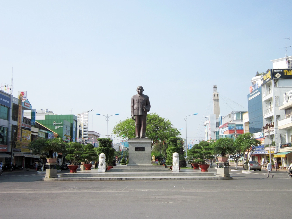 ton duc thang long xuyen_1000