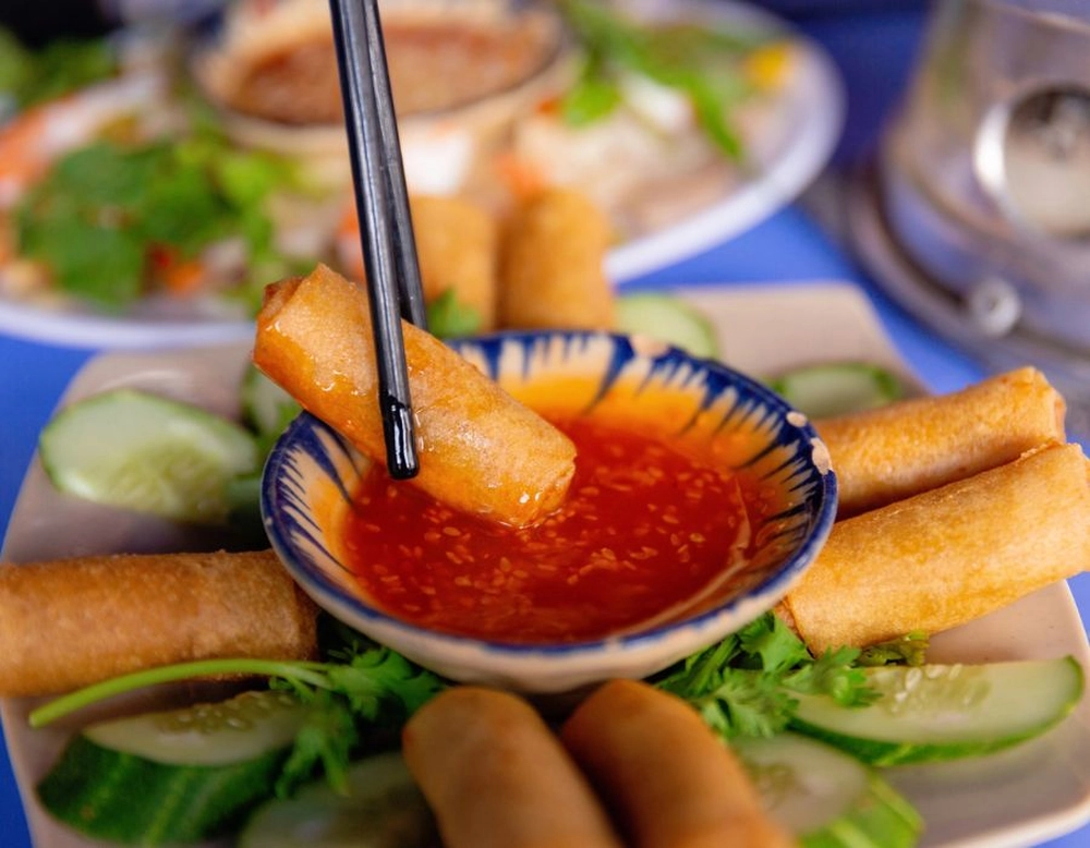 Banh trang nem cu lao Luc Si