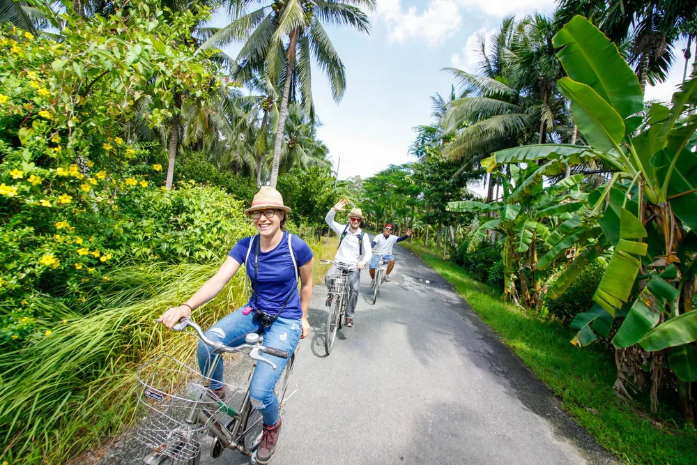 Faire du vélo dans les villages a ben tre