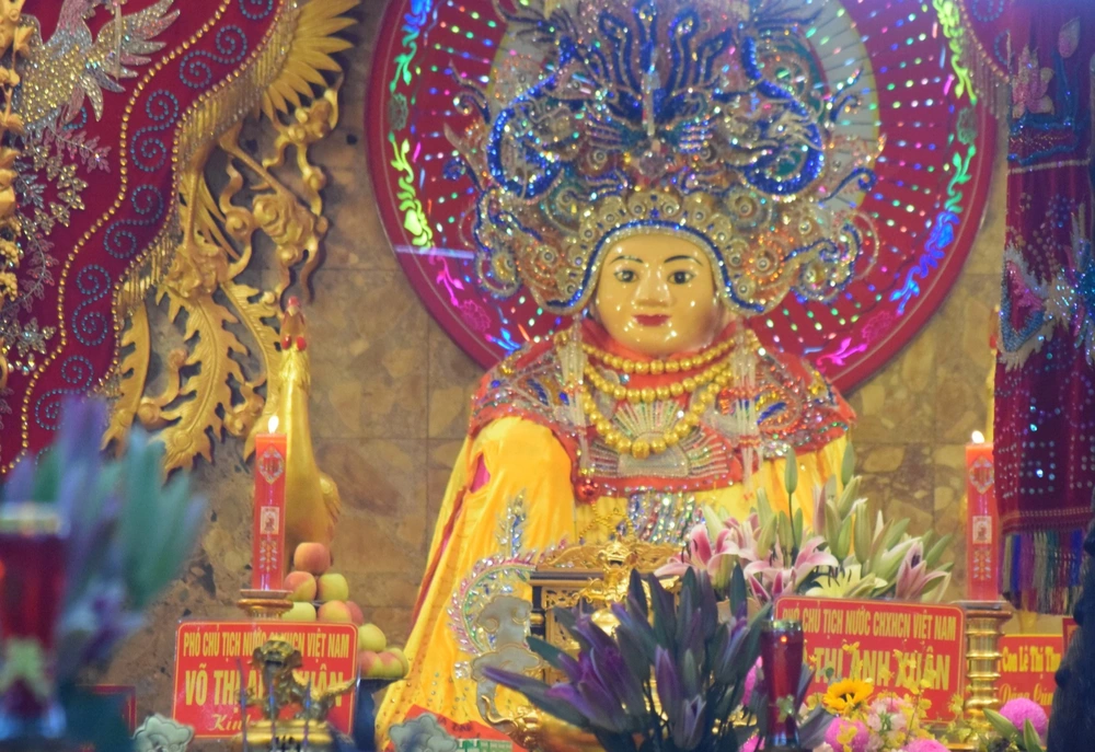 Sanctuaire Ba Chua Xu au mont Sam an giang