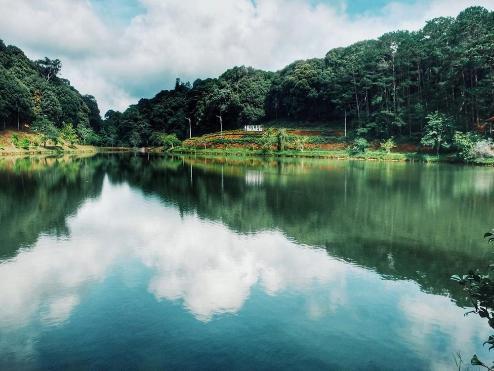 Trekking forestier autour du lac Toong Dam