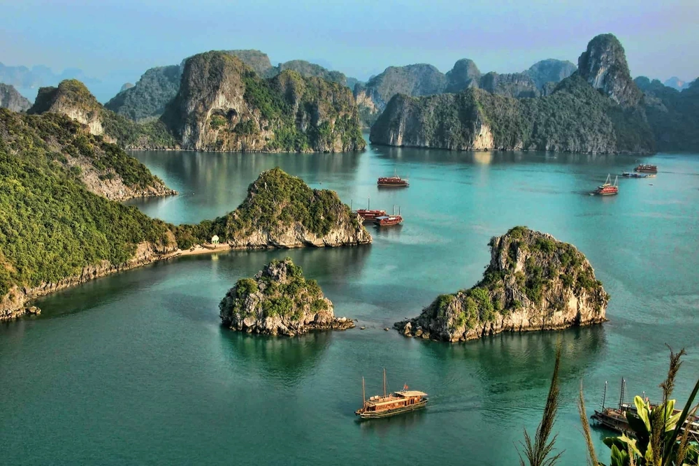 baie d ha long vietnam