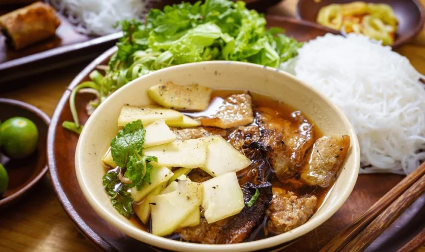 Bun cha de Hanoï : histoire, adresses et recette
