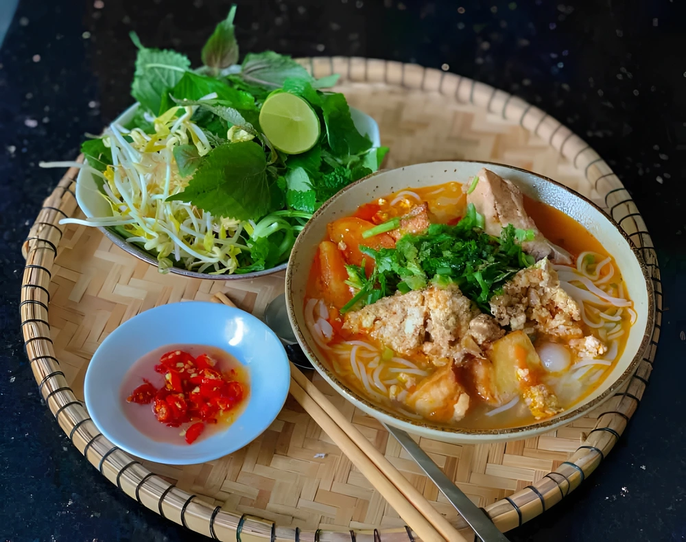 bun rieu au marche de buoi