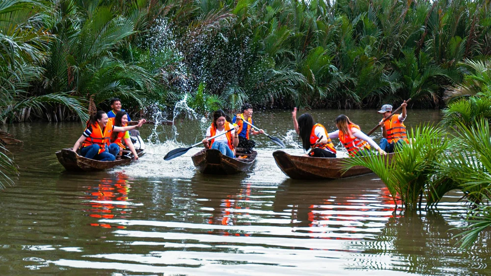 canaux et cocoteraies ben tre