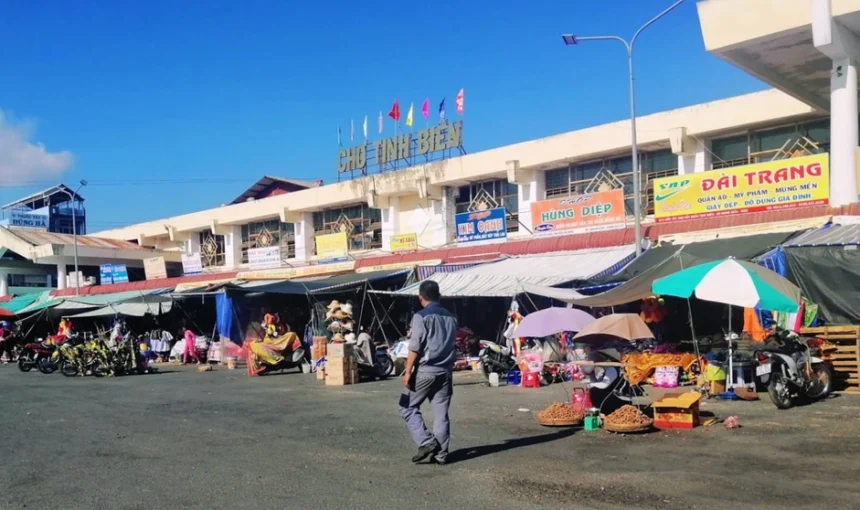 Marché de Tinh Bien, An Giang: Ambiance locale et produits variés