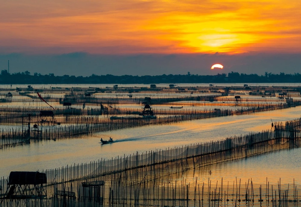 navigation au coucher du soleil a tam giang