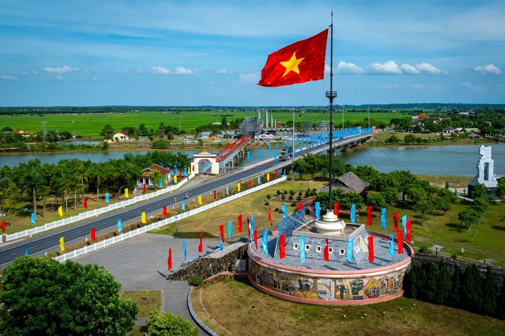 pont de hien luong et la riviere ben hai