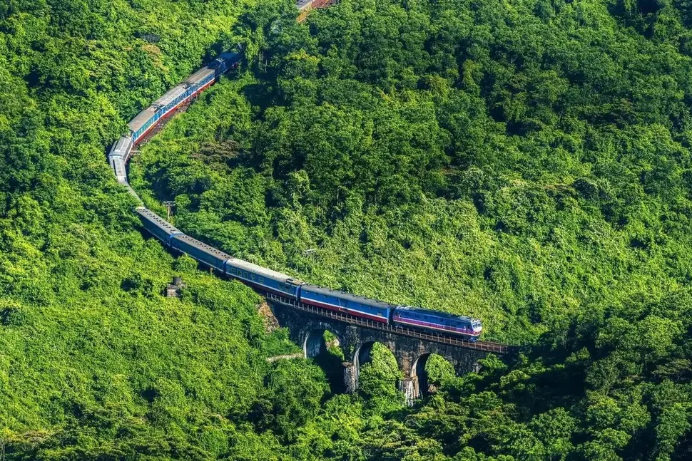 train vietnam