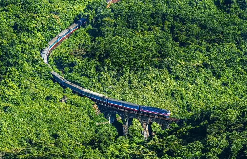 train vietnam