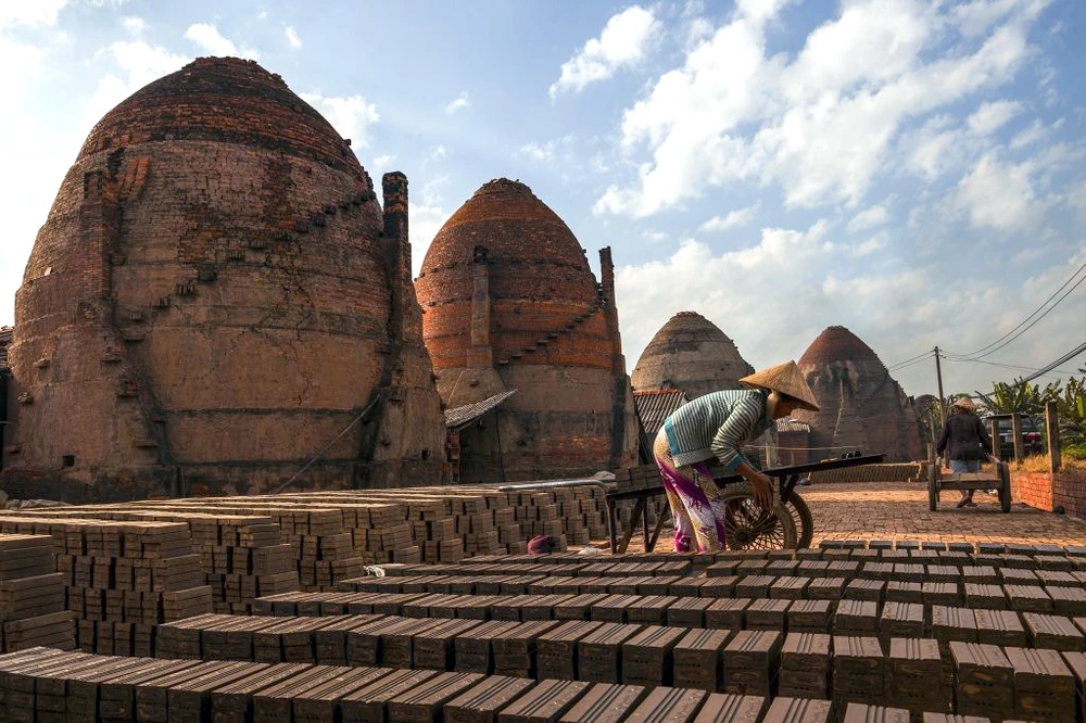 village de briques et poteries de Mang Thit